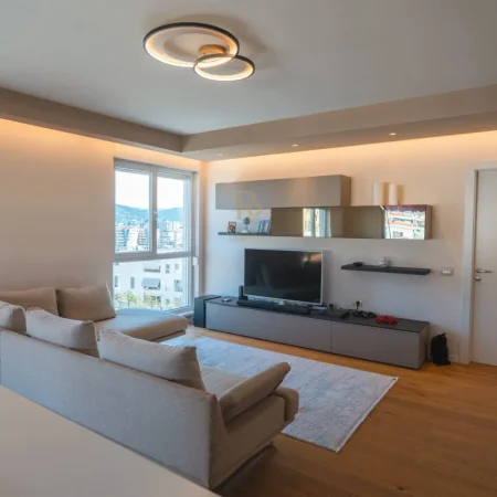 Tirane, shitet apartament 3+1+Ballkon Kati 9, 140 m² 360.000 € (21 Dhjetori)