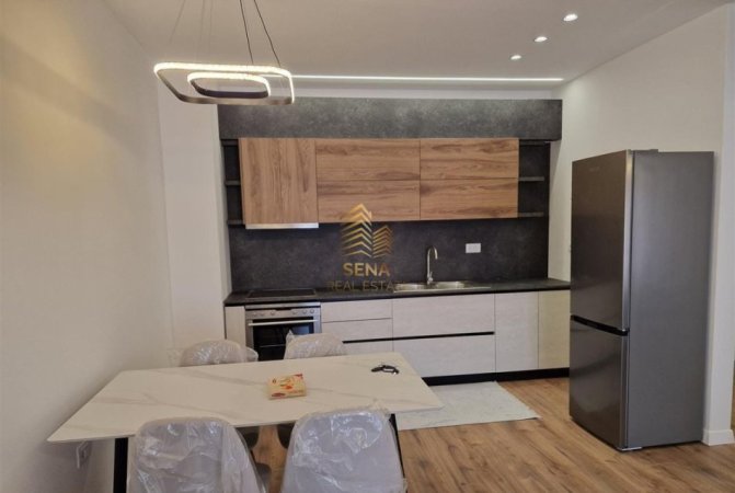 Tirane, jepet me qera apartament 1+1+Ballkon Kati 8, 70 m² 450 € (Bulevard Kashar)