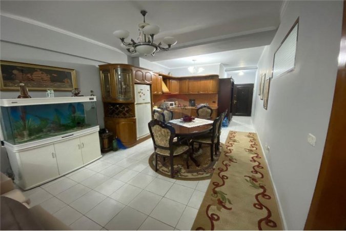 Tirane, jepet me qera apartament 2+1+Ballkon , 100 m² 600 € 