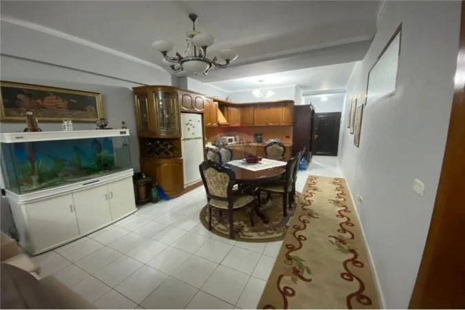 Tirane, jepet me qera apartament 2+1+Ballkon , 100 m² 600 € 