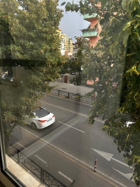 Tirane, shitet apartament 1+1+Ballkon Kati 2, 70 m² 185.000 € (RRUGA E DURRESIT)