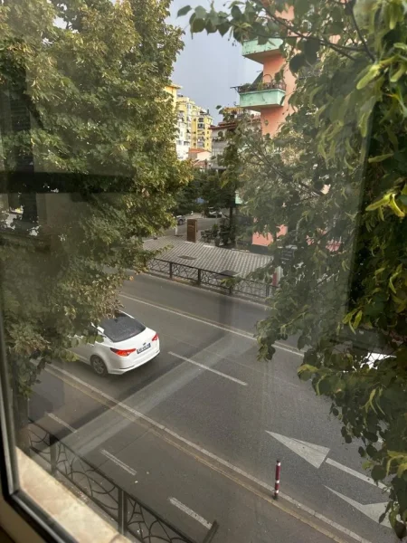 Tirane, shitet apartament 1+1+Ballkon Kati 2, 70 m² 185.000 € (RRUGA E DURRESIT)