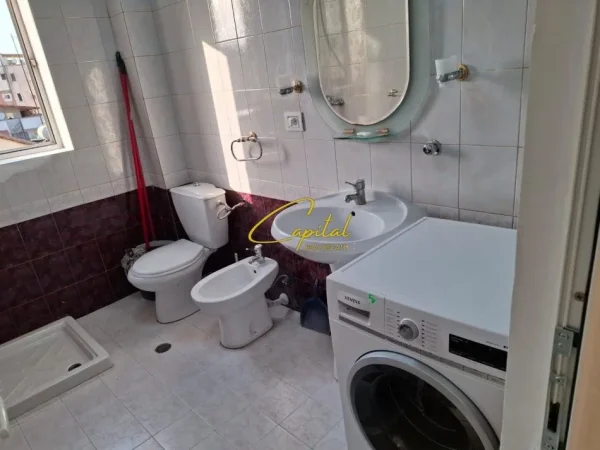 Tirane, jepet me qera apartament 1+1 Kati 3, 60 m² 550 € (ISH STACIONI TRENIT)