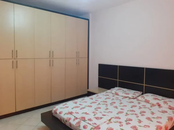 Tirane, jepet me qera apartament 2+1 Kati 7, 101 m² 400 € 
