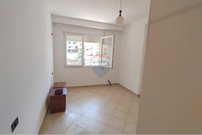 Tirane, jepet me qera apartament 2+1+Ballkon , 88 m² 500 € 