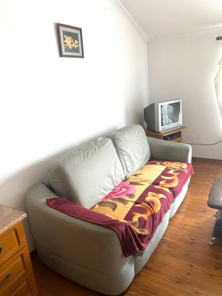Jepet me Qira Hyrje 1+1 tek QSUt, poshtë Spitalit Amerikan 2, Kati 3, 70 m² 400 Euro