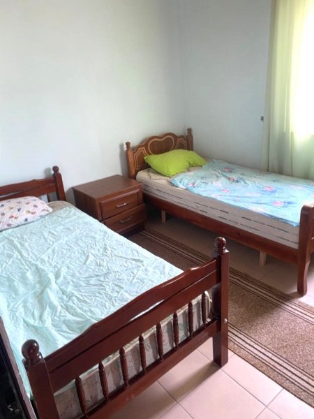Jepet me Qira Hyrje 1+1 tek QSUt, poshtë Spitalit Amerikan 2, Kati 3, 70 m² 400 Euro