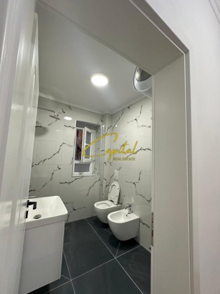 Tirane, shitet apartament 1+1 Kati 3, 55 m² 153.000 € (BULEVARDI ZOGU 1)