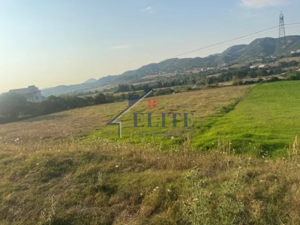 Tirane, shitet toke , 2.800 m² (Vishaj)