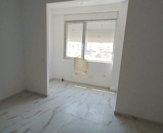 Tirane, jepet me qera apartament 1+1+Ballkon Kati 2, 60 m² 400 € (Kompleksi Tudas)