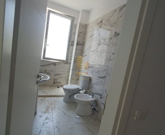 Tirane, jepet me qera apartament 1+1+Ballkon Kati 2, 60 m² 400 € (Kompleksi Tudas)