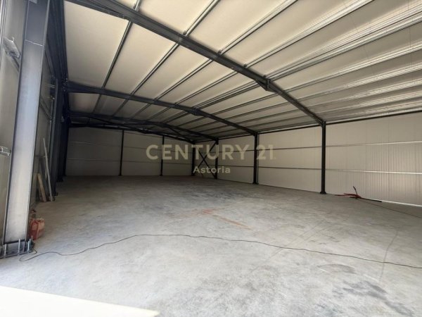 Tirane, jepet me qera magazine Kati 0, 650 m² 3.500 € (Farke)