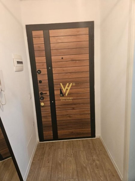Tirane, jepet me qera apartament 1+1+Ballkon Kati 8, 75 m² 550 € (XHAMLLIK, ASL)