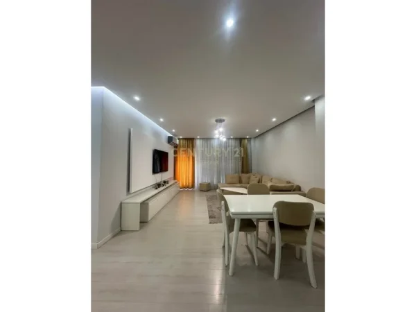 Tirane, jepet me qera apartament 2+1+Aneks+Ballkon Kati 5, 113 m² 550 € (Astir)
