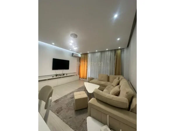 Tirane, jepet me qera apartament 2+1+Aneks+Ballkon Kati 5, 113 m² 550 € (Astir)