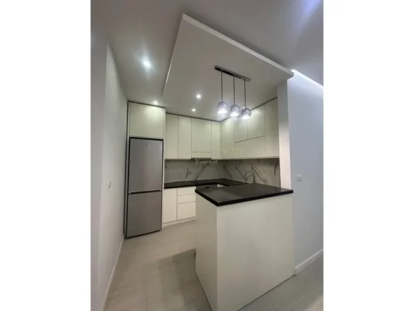 Tirane, jepet me qera apartament 2+1+Aneks+Ballkon Kati 5, 113 m² 550 € (Astir)