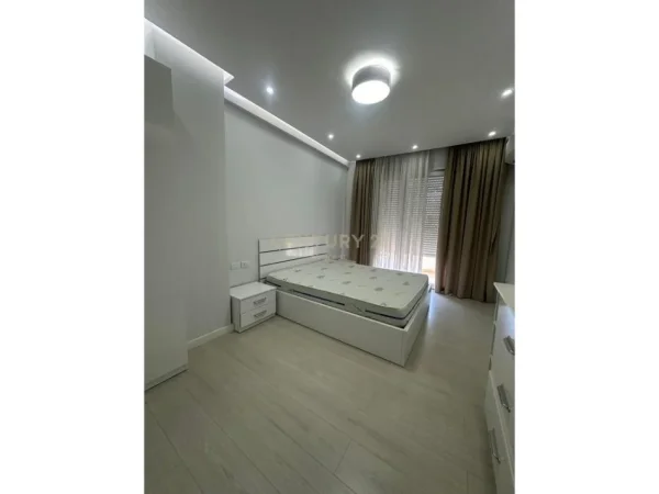 Tirane, jepet me qera apartament 2+1+Aneks+Ballkon Kati 5, 113 m² 550 € (Astir)