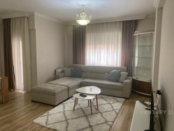 Tirane, jepet me qera apartament 2+1+Aneks+Ballkon Kati 3, 105 m² 950 € (Kristal Center)