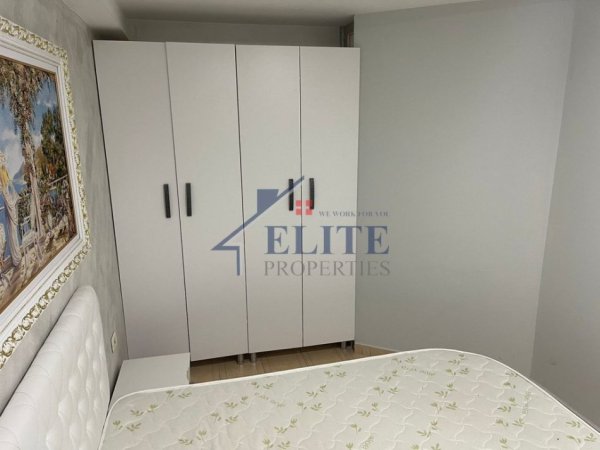 Tirane, jepet me qera apartament 1+1+Ballkon Kati 1, 50 m² 450 € (Pazari i ri)