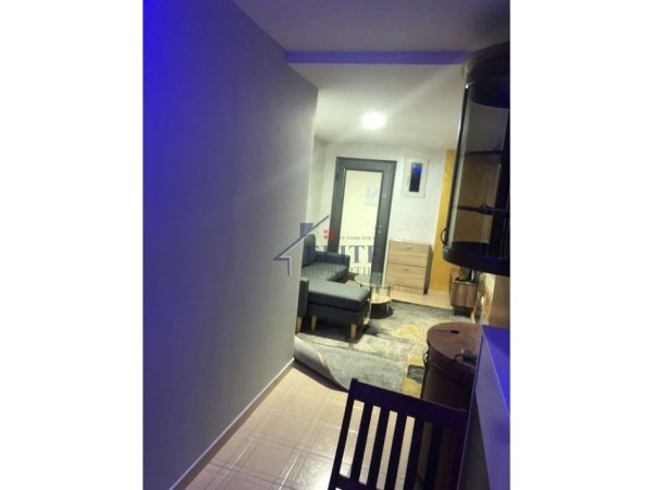 Tirane, jepet me qera apartament 1+1+Ballkon Kati 1, 50 m² 450 € (Pazari i ri)