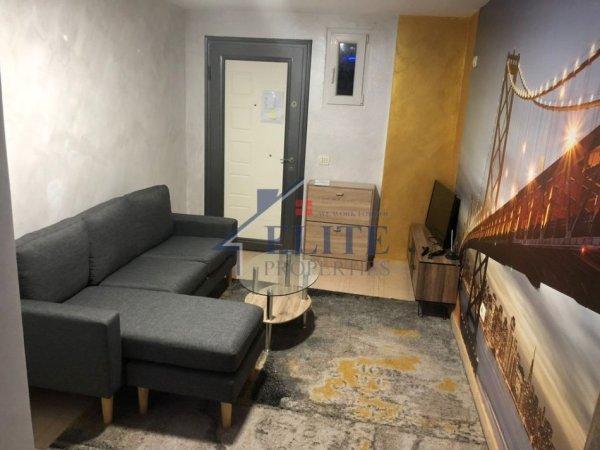 Tirane, jepet me qera apartament 1+1+Ballkon Kati 1, 50 m² 450 € (Pazari i ri)