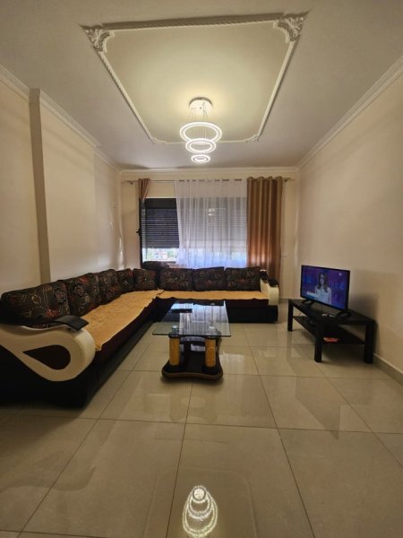 Tirane, jepet me qera apartament 2+1 , 96 m² 450 €