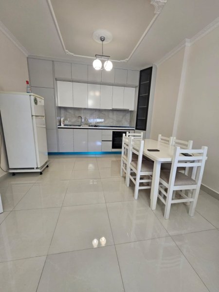 Tirane, jepet me qera apartament 2+1 , 96 m² 450 €