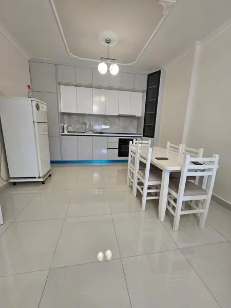 Tirane, jepet me qera apartament 2+1 , 96 m² 450 €