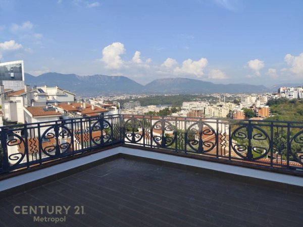 Tirane, jepet me qera Vile 1 Katshe Kati 1, 420 m² 5.000 € (Kodra e Diellit)