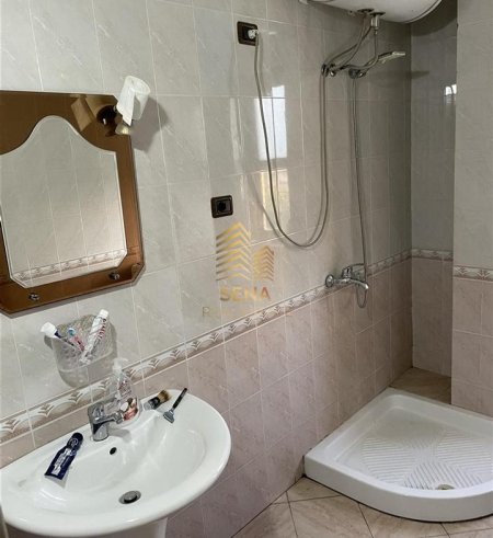Tirane, jepet me qera apartament 2+1 Kati 3, 92 m² 400 € (Rruga Turhan Pashe Permeti)