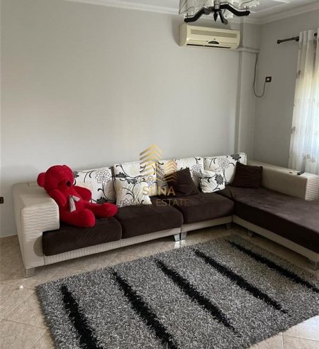 Tirane, jepet me qera apartament 2+1 Kati 3, 92 m² 400 € (Rruga Turhan Pashe Permeti)