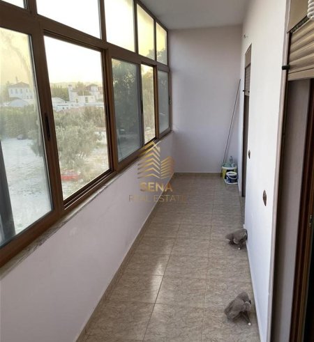 Tirane, jepet me qera apartament 2+1 Kati 3, 92 m² 400 € (Rruga Turhan Pashe Permeti)