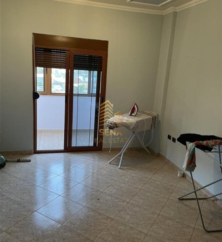 Tirane, jepet me qera apartament 2+1 Kati 3, 92 m² 400 € (Rruga Turhan Pashe Permeti)