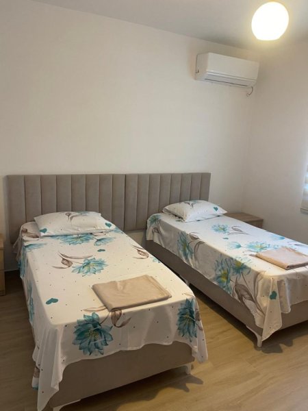 Tirane, jepet me qera apartament 1+1 Kati 1, 65 m² 500 € (Kompleksi grand)