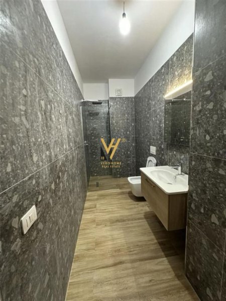 Tirane, shitet apartament 2+1+Ballkon , 111 m² 114.000 € (KAMEZ)