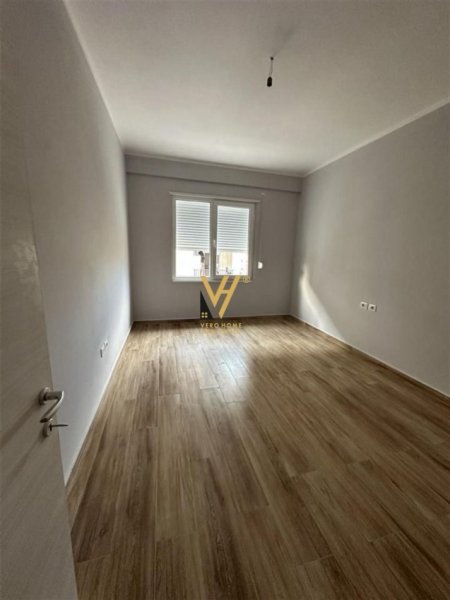 Tirane, shitet apartament 2+1+Ballkon , 111 m² 114.000 € (KAMEZ)