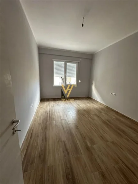 Tirane, shitet apartament 2+1+Ballkon , 111 m² 114.000 € (KAMEZ)