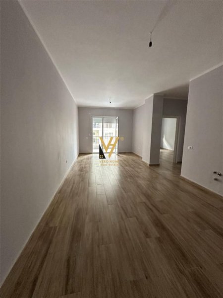 Tirane, shitet apartament 2+1+Ballkon , 111 m² 114.000 € (KAMEZ)