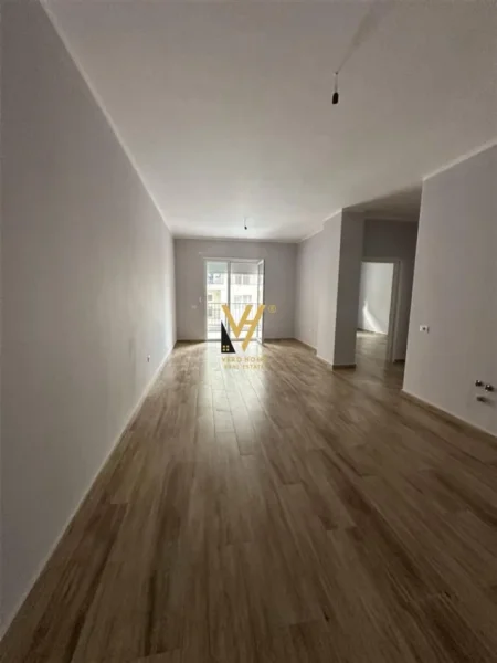 Tirane, shitet apartament 2+1+Ballkon , 111 m² 114.000 € (KAMEZ)