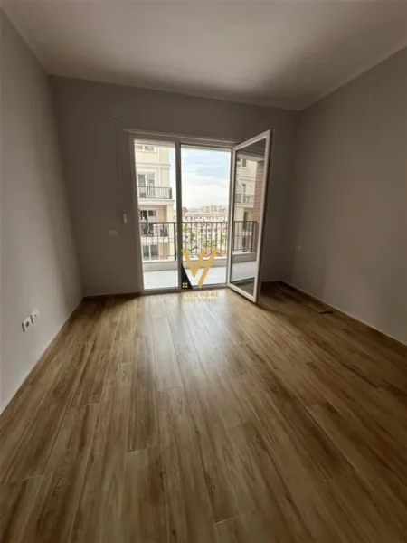 Tirane, shitet apartament 2+1+Ballkon , 111 m² 114.000 € (KAMEZ)