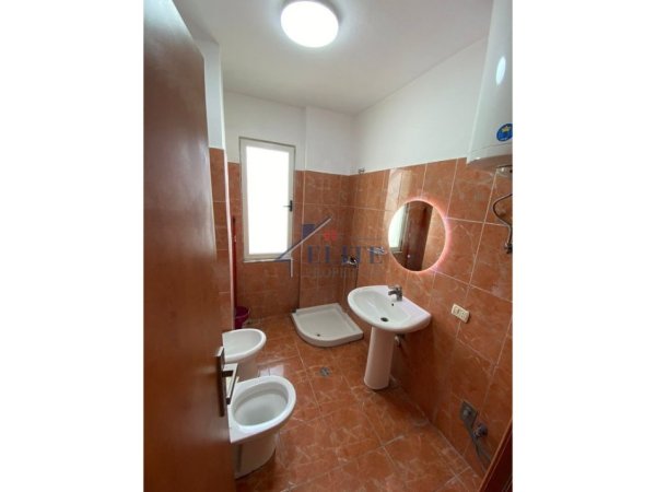 Tirane, jepet me qera apartament 2+1 Kati 4, 100 m² 600 € (Selite)