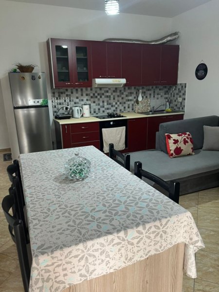 Vlore, jepet me qera apartament 2+1+Ballkon Kati 6, 80 m² 400 € (Rruga Cajupi)