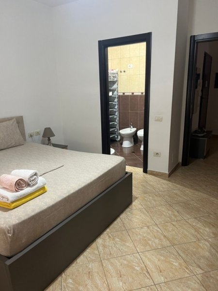 Vlore, jepet me qera apartament 2+1+Ballkon Kati 6, 80 m² 400 € (Rruga Cajupi)