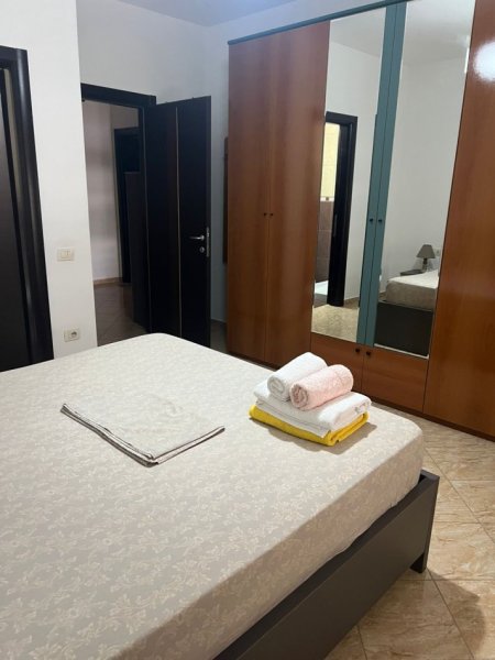 Vlore, jepet me qera apartament 2+1+Ballkon Kati 6, 80 m² 400 € (Rruga Cajupi)