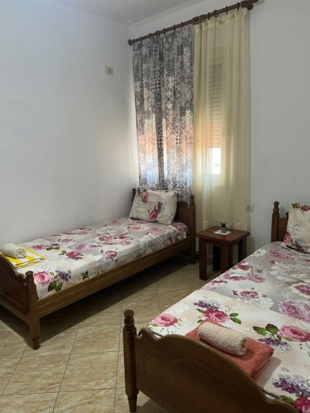 Vlore, jepet me qera apartament 2+1+Ballkon Kati 6, 80 m² 400 € (Rruga Cajupi)