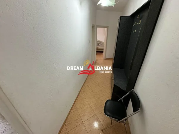 Tirane, jepet me qera apartament 1+1 Kati 3, 65 m² 450 € (Qender, ne Bulevardin Zogu 1)
