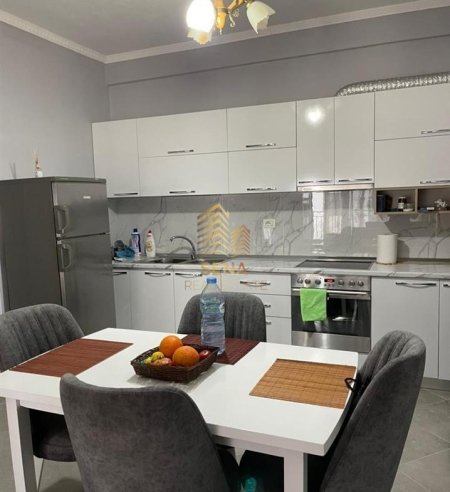 Tirane, jepet me qera apartament 1+1+Ballkon Kati 3, 78 m² 500 € (Kompleksi Green City)