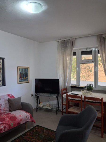 Tirane, jepet me qera apartament 1+1 Kati 2, 66 m² 400 € (5 Maji)