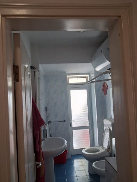 Tirane, jepet me qera apartament 1+1 Kati 2, 66 m² 400 € (5 Maji)