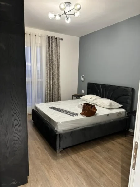 Tirane, jepet me qera apartament 2+1 Kati 3, 100 m² 800 € (trio tower rezidenc)